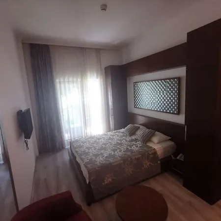 Small 터그트레이스