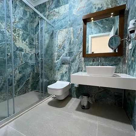 Hotel Small 4*