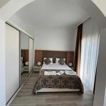 Hotel Small 4*